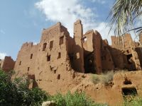 Besichtigung der Kasbah-Ruine am Fluß Todgha Gorges, Tinghir