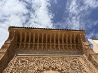 Zedernholzverzierungen