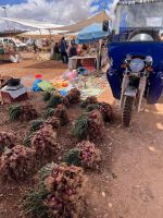 13.4.Zwiebeln auf Wochenmarkt.jpeg