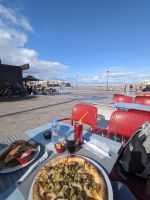 77) Mittagspause am Hafen von Rabat, Marokko