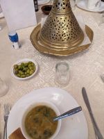 172) Wärmendes Mittagessen auf dem Weg nach Erfoud über das Atlasgebirge, Marokko