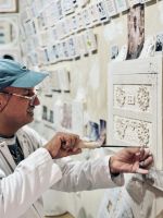 2. Tag - Stuckateur bei der Arbeit, Marrakesch &ndash; &copy; Christin Kuschka (Eberhardt TRAVEL)