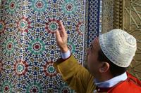 Königspalast Fes - Mohammed erklärt die Details