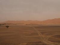 die Sanddünen der Saharawüste bei der Oase Merzouga