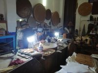 Lehrling bei der Arbeit, Holzwerkstatt in Essaouira
