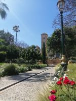 Spaziergang durch den Garten der Kasbah der Oudayas, Rabat