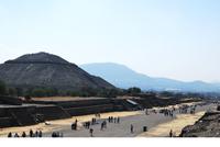 Teotihuacan - Straße der Toten mit Sonnentempel