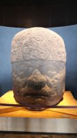Olmeken Steinkopf im Museum