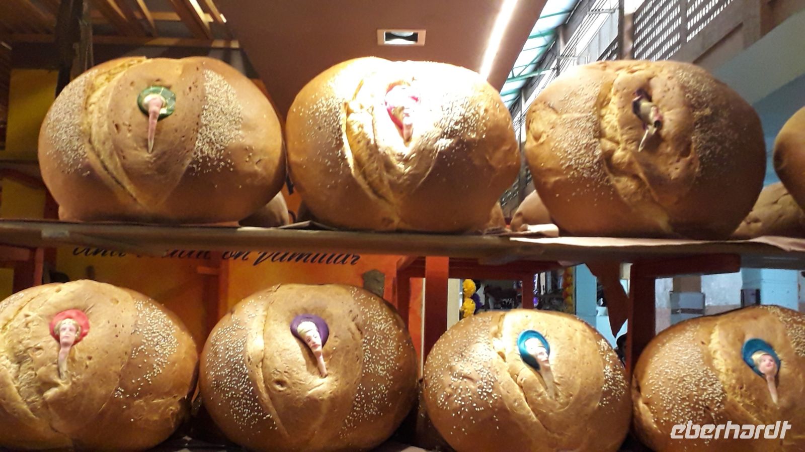 spezielles Brot zum Tag der Toten gebacken