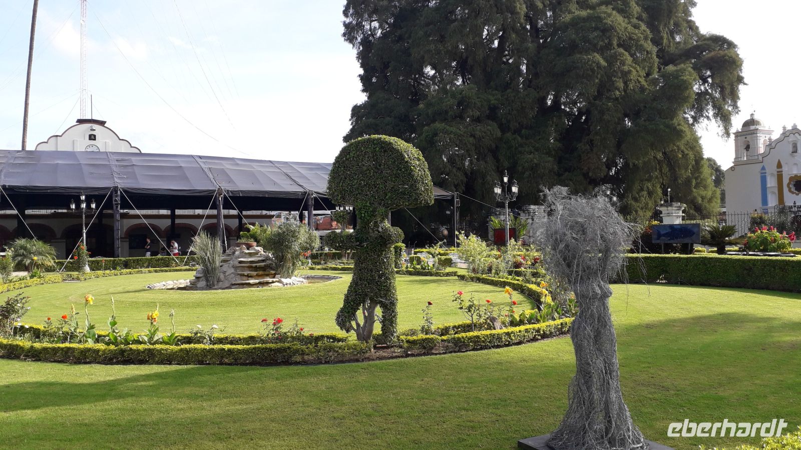 Gartenanlage um den Baum von Tule herum