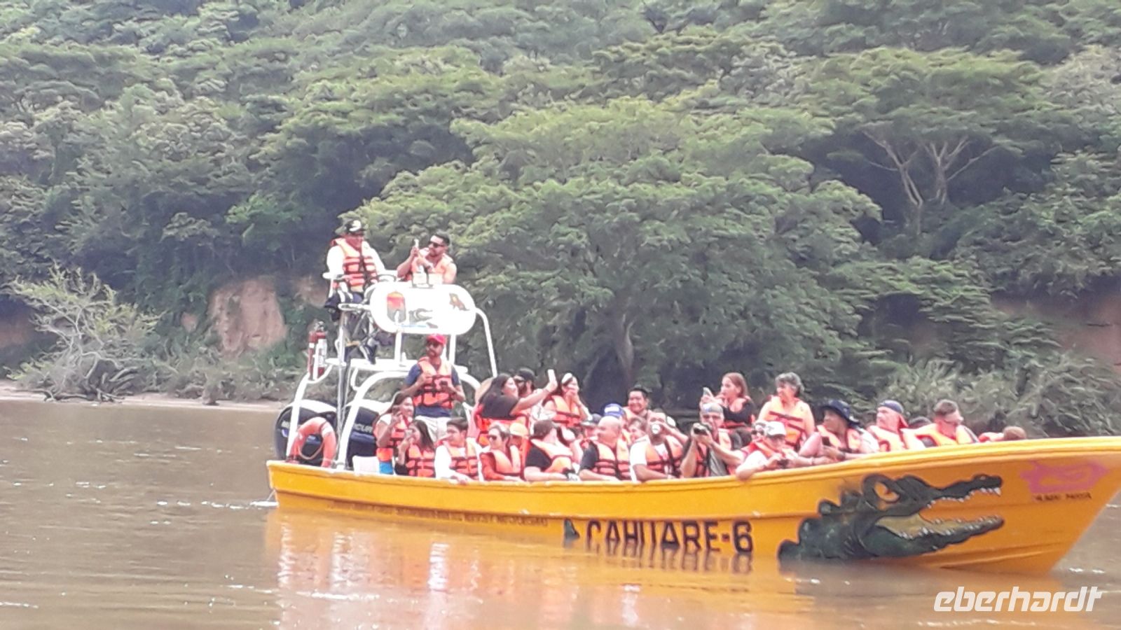 Mit so einem Boot waren wir unterwegs