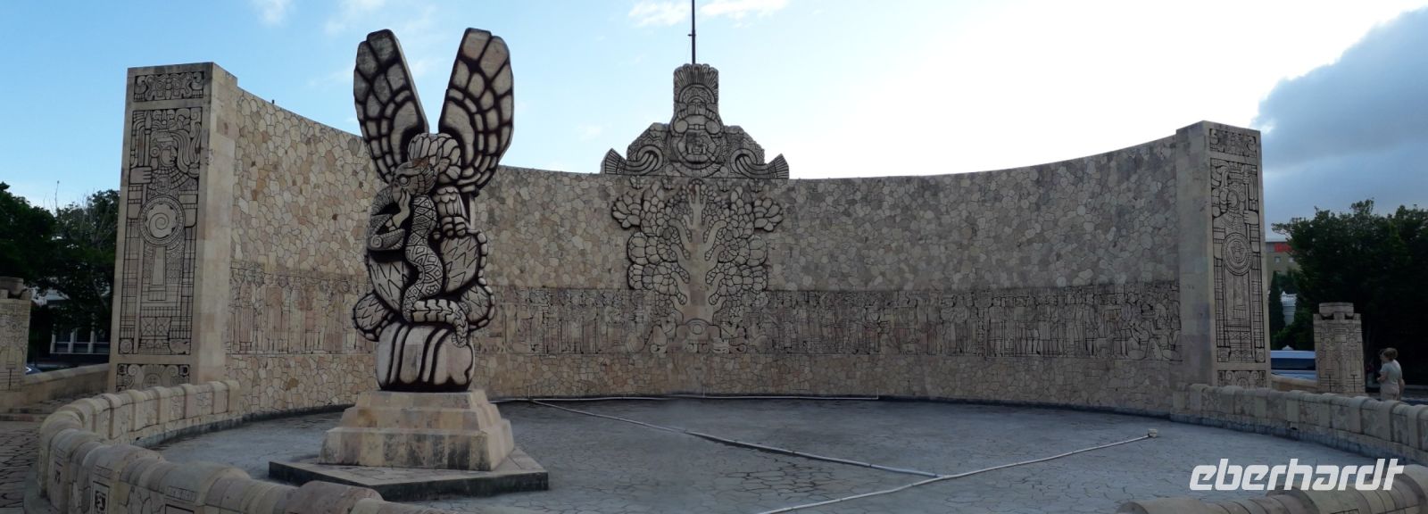 Das Denkmal am Kreisverkehr / Merida