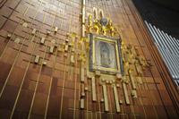 Die Jungfrau von Guadalupe innerhalb der neuen Basilika