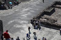 Blick auf die unten gebliebenen (Mondpyramide) – Teotihuacán