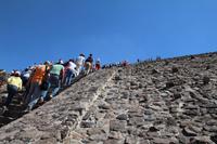 Aufstieg zur Sonnenpyramide – Teotihuacán