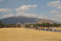 Straße der Toten (4 km lang), Mondpyramide, Sonnenpyramide – Teotihuacán