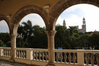 Rathausbalkon mit Blick auf Kathedrale – Mérida