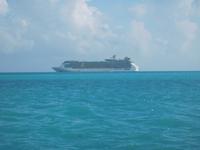 Nachbarschiff im Tenderhafen