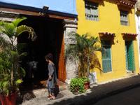 Koloniale Farbenpracht in den Gassen der Altstadt