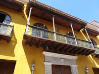 Koloniale Farbenpracht in den Gassen der Altstadt