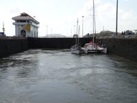 Schleusenvorgang im Panamakanal