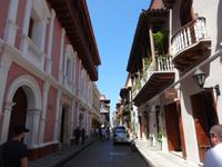 Farbenpracht in den malerischen Gassen von Cartagena