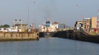 Fahrt durch den Panama Kanal
