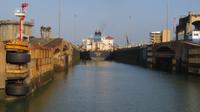 Fahrt durch den Panama Kanal