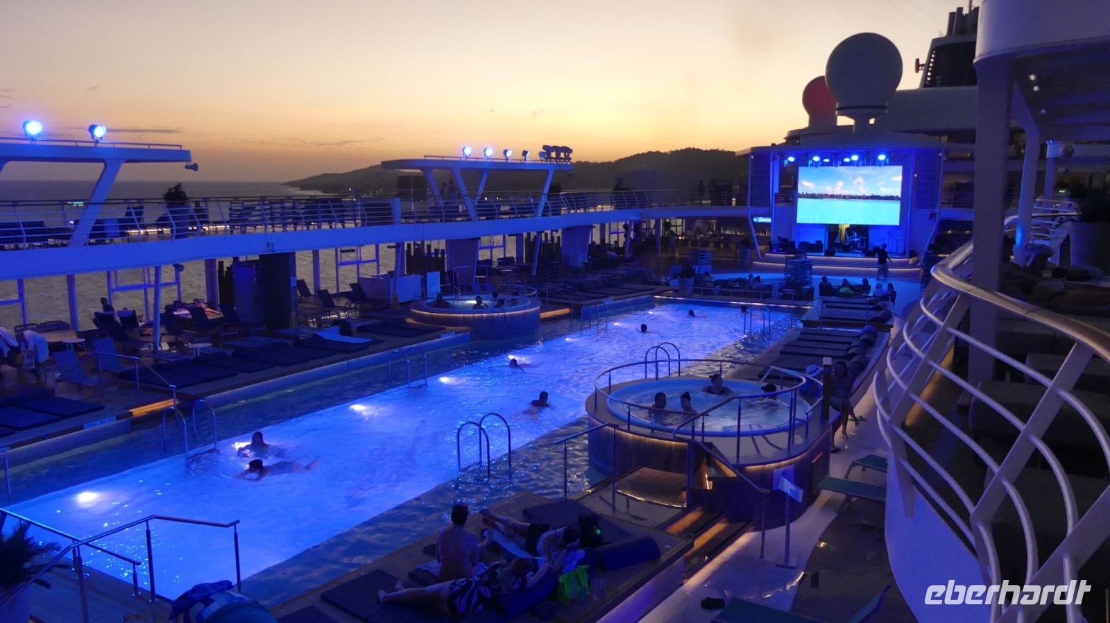 Auslaufen in Coxen Hole, Roatan