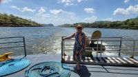 Kreuzfahrt Karibik - Reisebegleiterin Franzi im Panama-Kanal, Panama