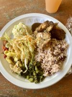 Mittagessen Jerk Chicken auf Plantage, Montego Bay, Jamaika
