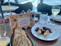 Exklusives Frühstück mit Sekt und Pralinen, Esszimmer, Mein Schiff 1
