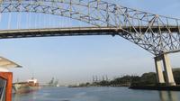 Fahrt durch den Panama Kanal