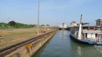 Fahrt durch den Panama Kanal