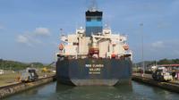 Fahrt durch den Panama Kanal
