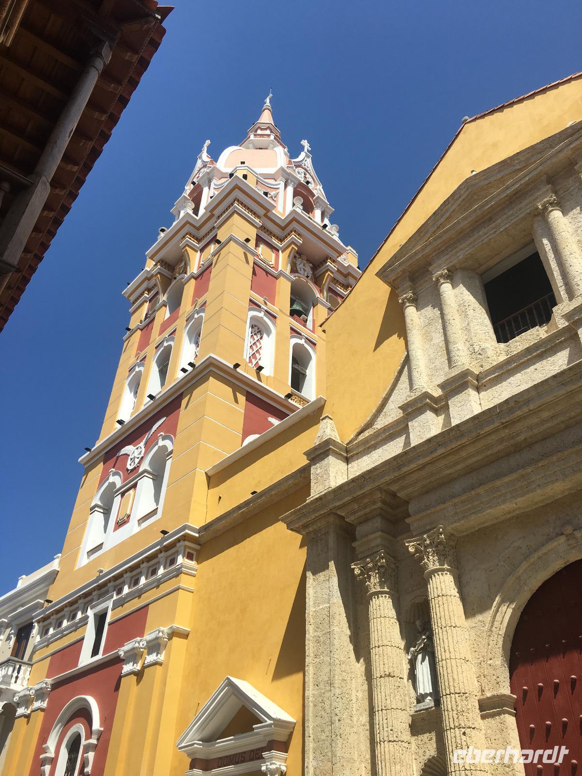 Farbenpracht in den malerischen Gassen von Cartagena
