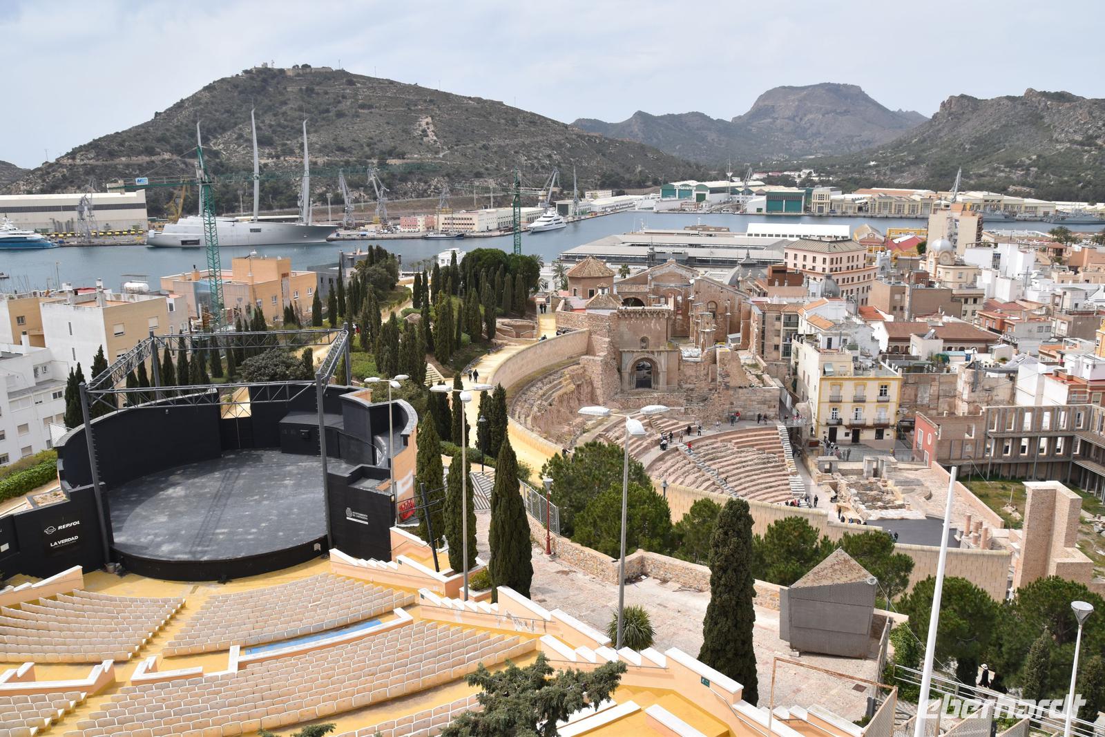 0463 Bus 1 - Cartagena_Blick vom Castillo de la Concepción auf das Amphitheater