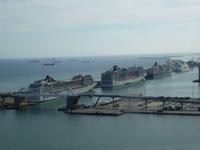 MSC Orchestra, MSC Fantasia, Queen Elisabeth, AIDA im Hafen von Barcelona