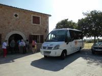 unser Bus vor dem Weingut Taujana auf Mallorca