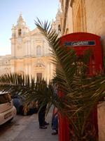 Mdina mit roter Telefonzelle