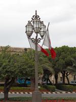 die maltesischen Farben sind überall zu sehen