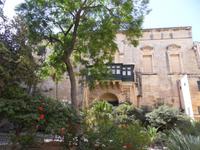 im Hof des Großmeisterpalasts