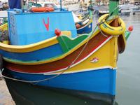 farbenprächtige Luzzu-Boote in Marsaxlokk
