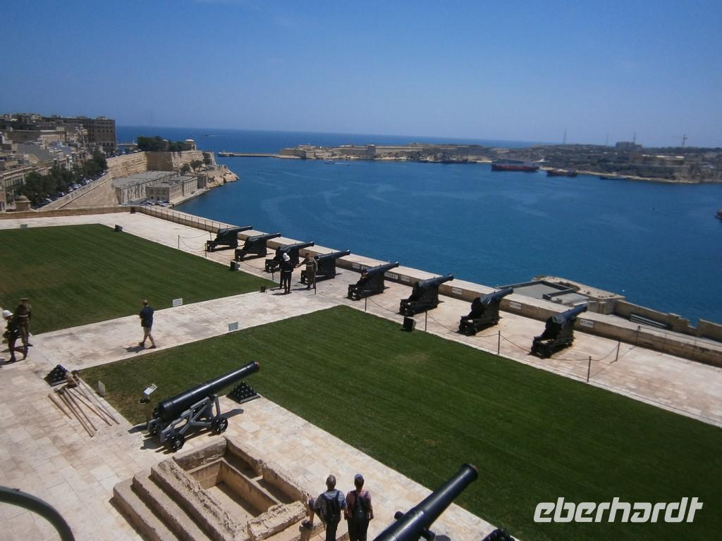 12.00 Uhr - Kanonen werden geladen