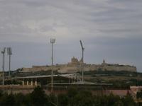 Blick zum Stadion und Mdina