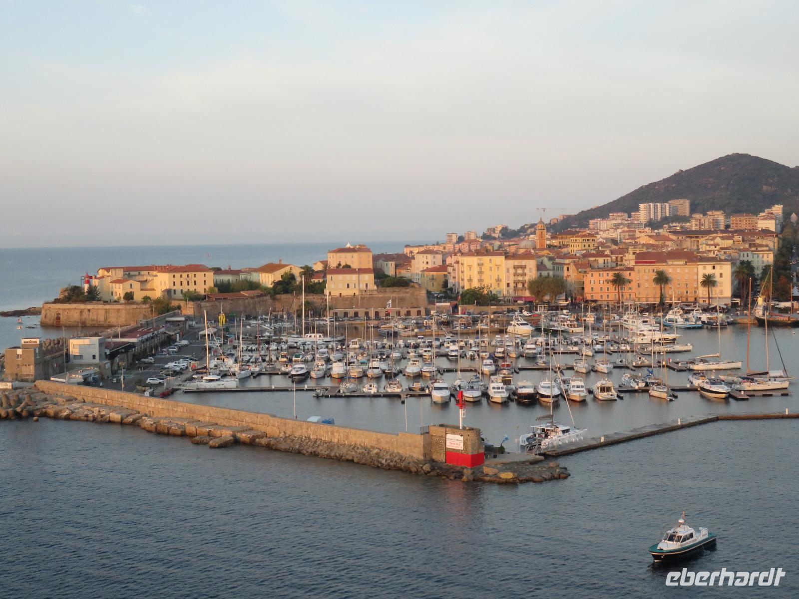 Korsika - Blick auf den Hafen von Ajaccio