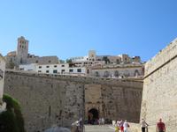 Ibiza - Spaziergang durch die Altstadt - Stadttor