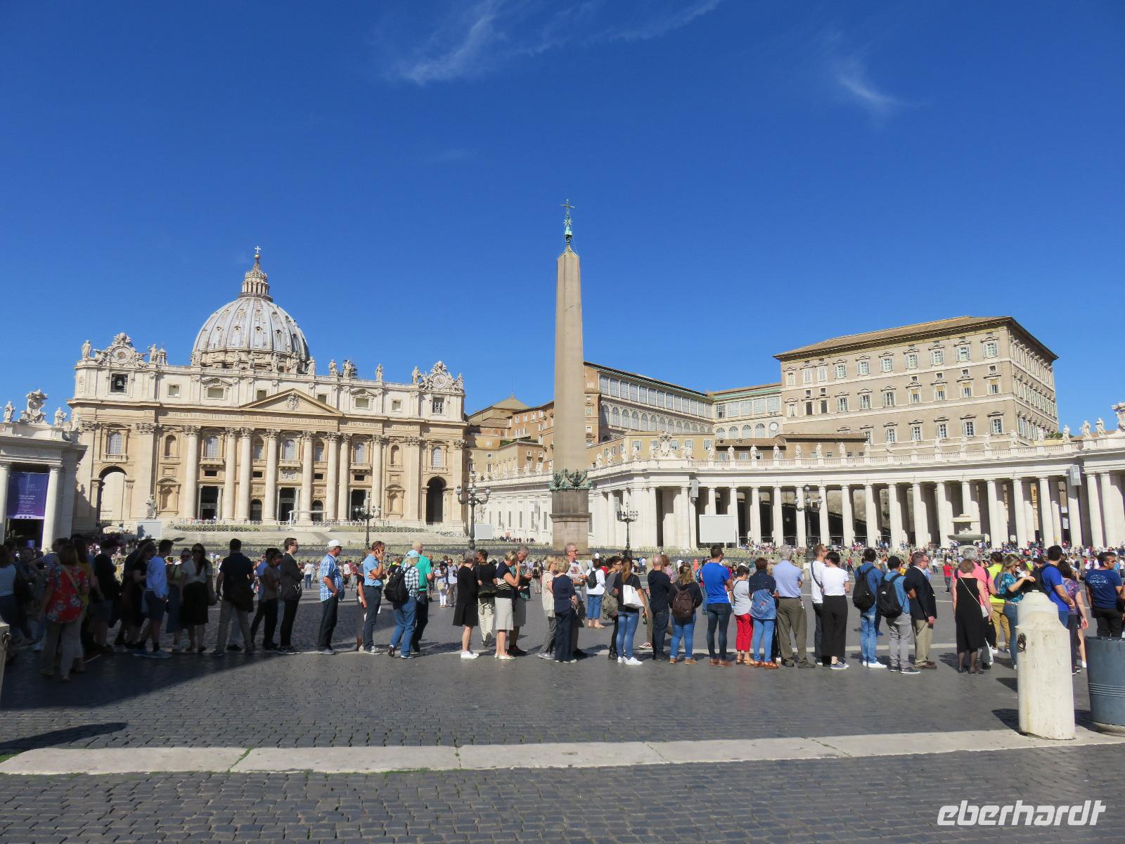 Rom – Petersplatz mit dem Petersdom