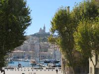 Marseille – Blick vom Alten Hafen zur Kirche Notre-Dame-de-la-Garde