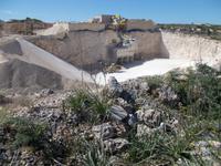 DSCN0146 Steinbruch  .Steine werden zermahlen